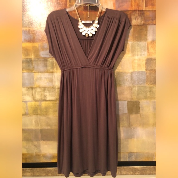 MAI TAI SS Brown Pleated V-Neck Dress Empire Waist - Picture 5 of 6